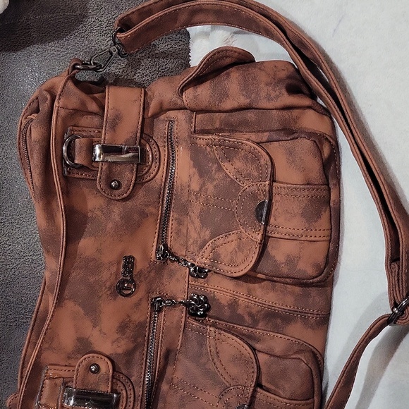 KL928 Crossbody Bag - Picture 4 of 16